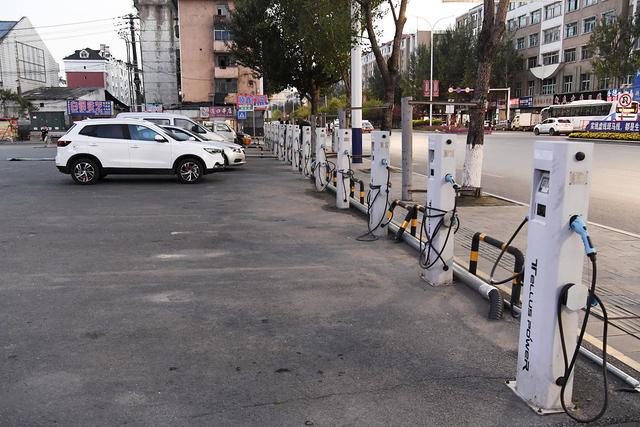 济南市新小区“飞线充电”安全隐患引关注，相关部门积极应对(图3)